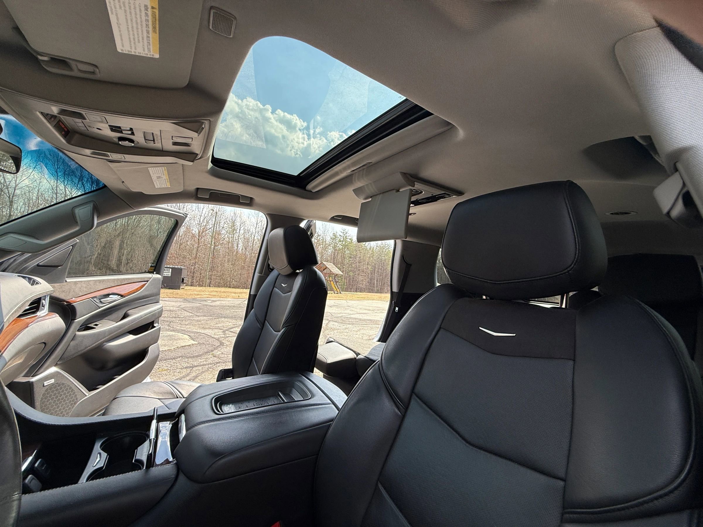 Used 2017 Cadillac Escalade Premium Luxury image 19