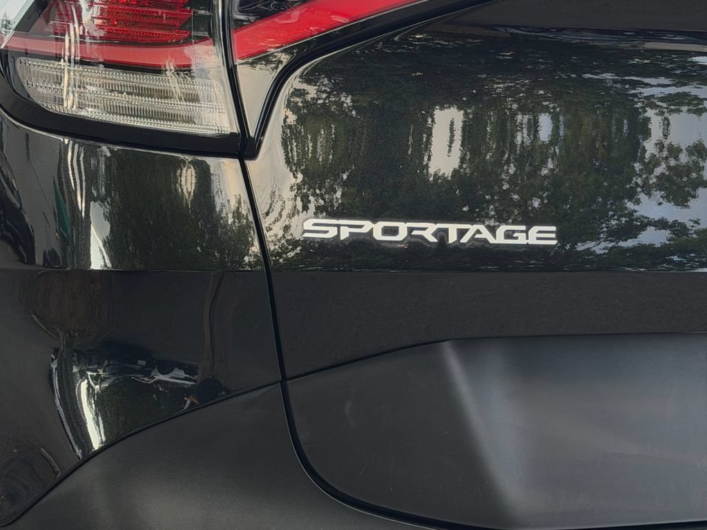 Certified 2025 Kia Sportage LX AWD/4WD image 10
