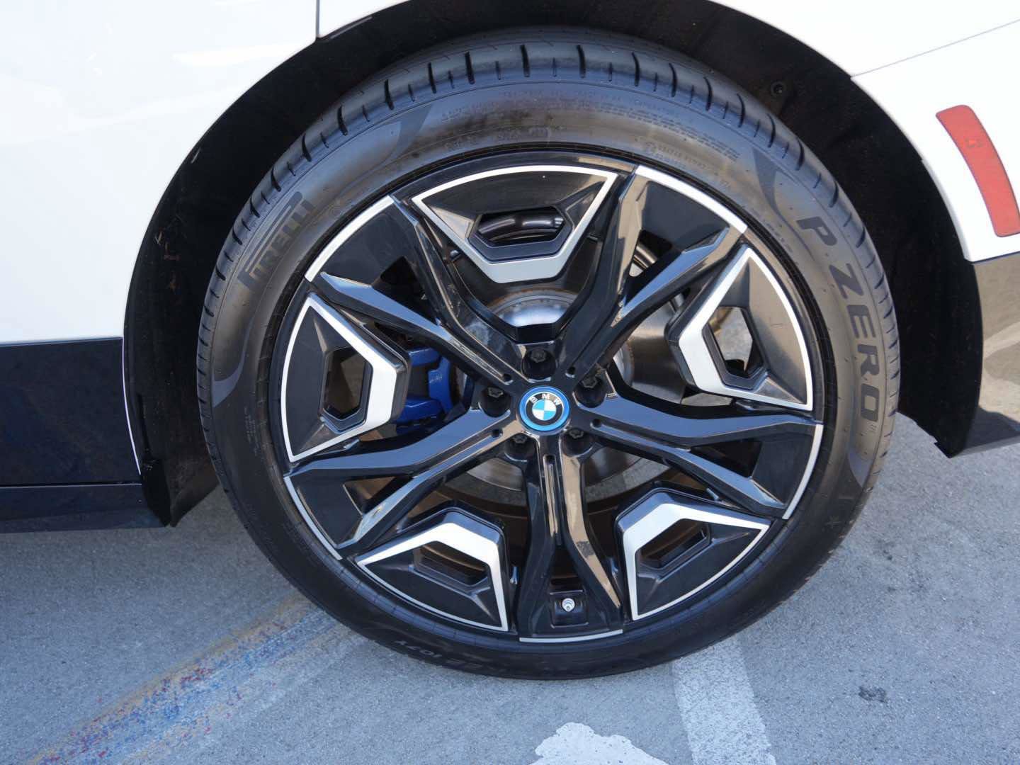 Used 2022 BMW iX xDrive50 image 5