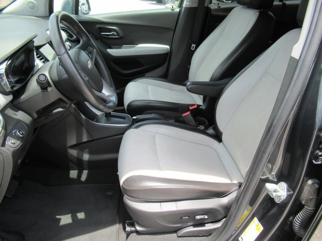 Used 2018 Chevrolet Trax LT w/ Driver Confidence Package FWD image 16