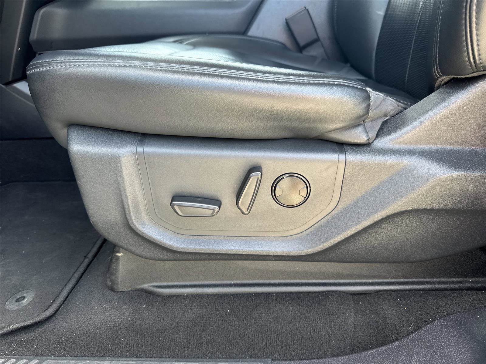 Used 2024 Ford Expedition XLT image 12