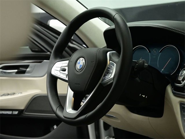 Used 2017 BMW 750i image 37