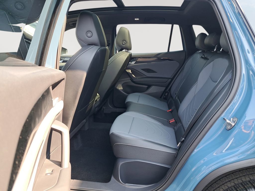 New 2025 Volkswagen Tiguan SE R-Line AWD/4WD image 14