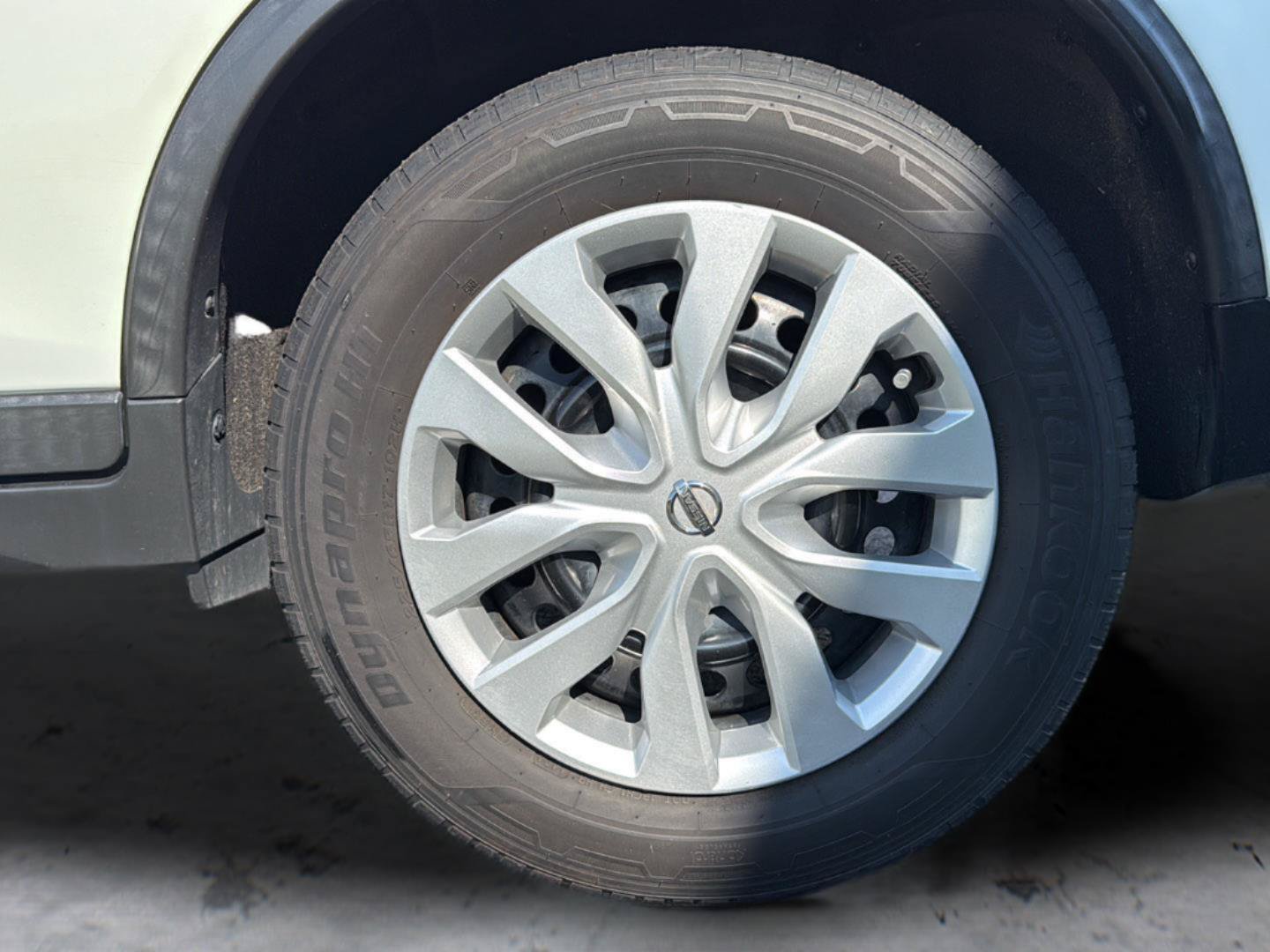 Used 2017 Nissan Rogue S AWD/4WD image 14