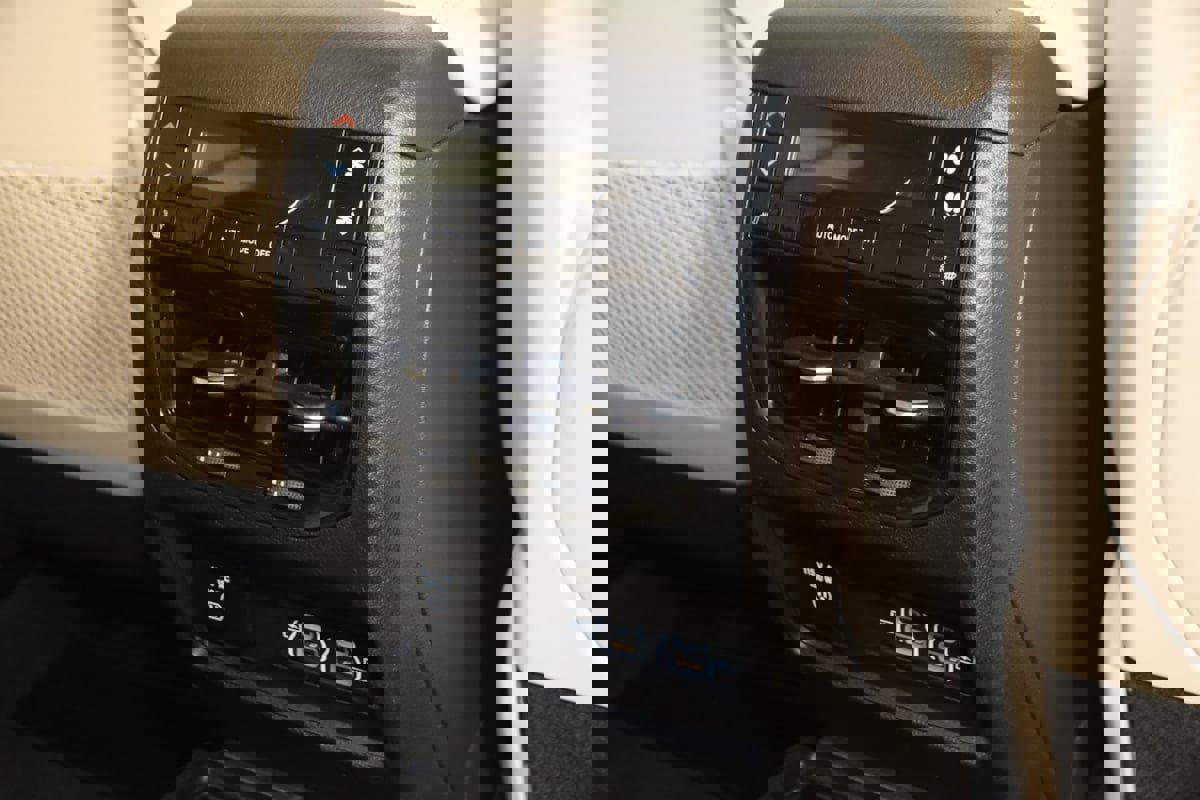 Used 2022 Jeep Grand Cherokee L Limited image 16