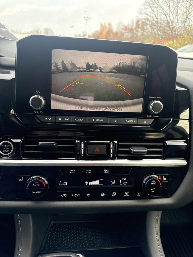 Used 2024 Nissan Pathfinder SV image 34