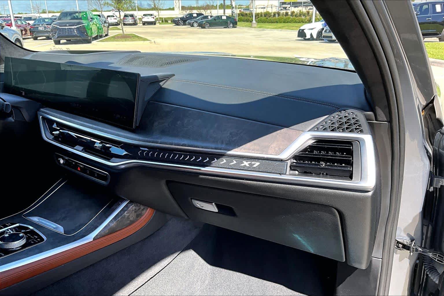 Used 2024 BMW X7 xDrive40i w/ M Sport Package AWD/4WD image 19