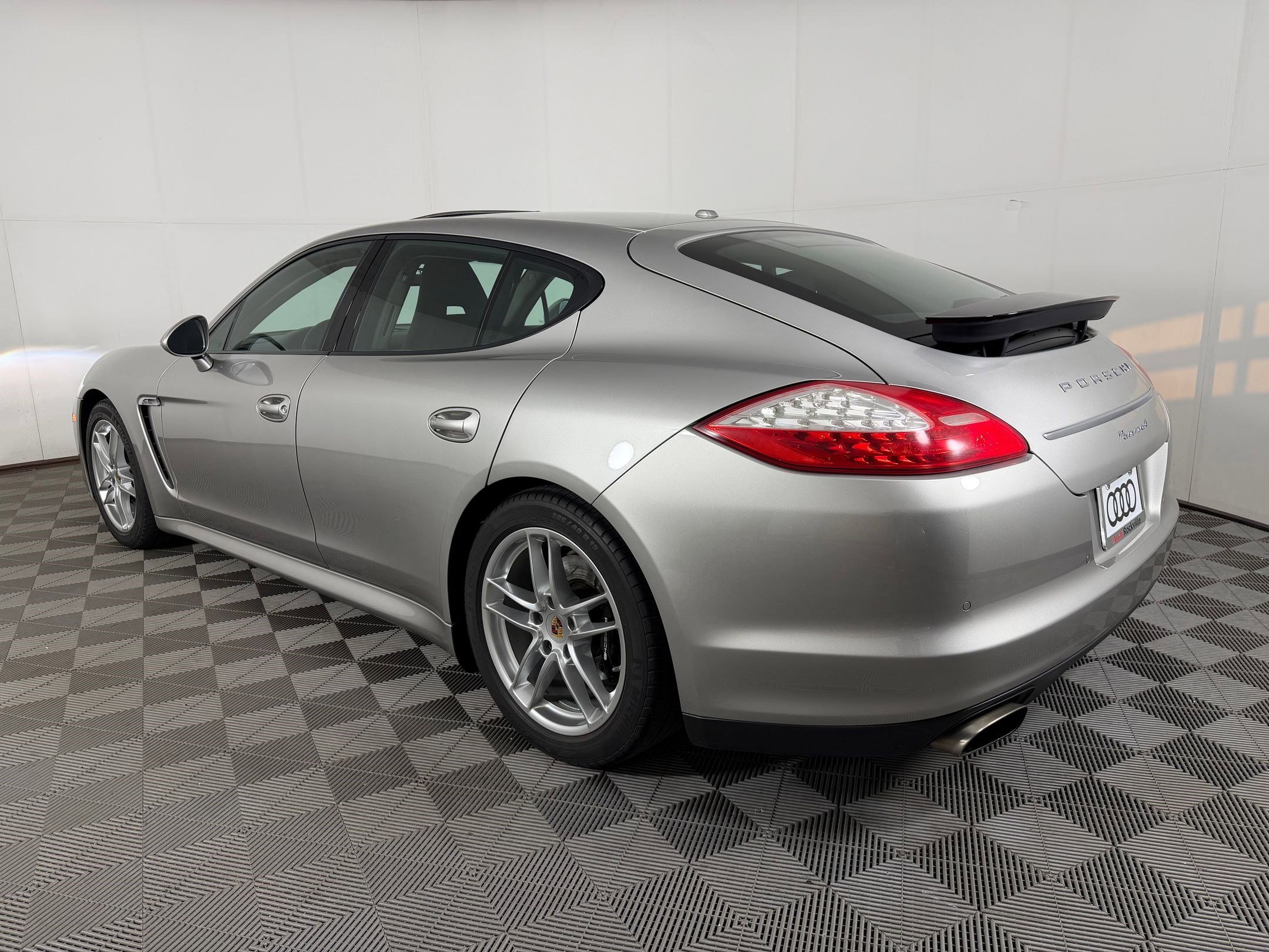 Used 2012 Porsche Panamera 4 image 3