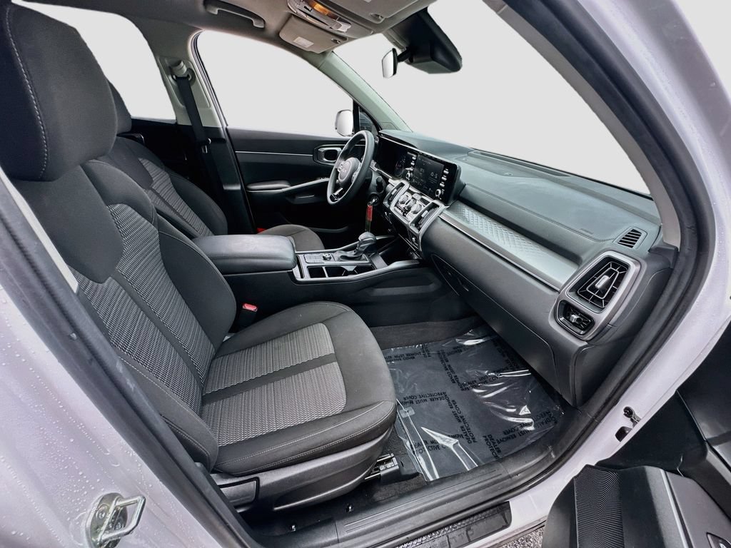 Used 2023 Kia Sorento LX FWD image 25