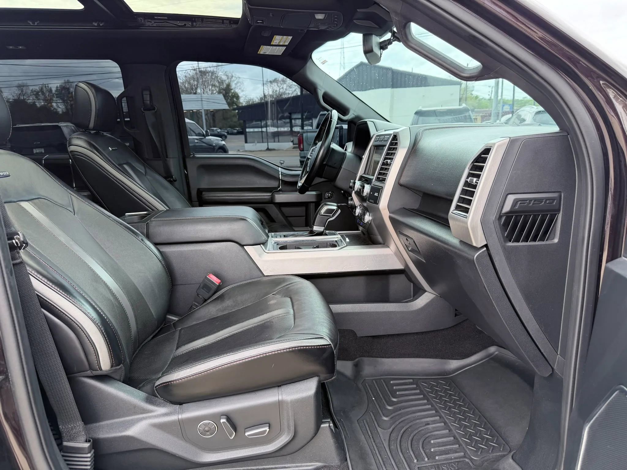 Used 2019 Ford F150 Platinum w/ Equipment Group 701A Luxury image 24