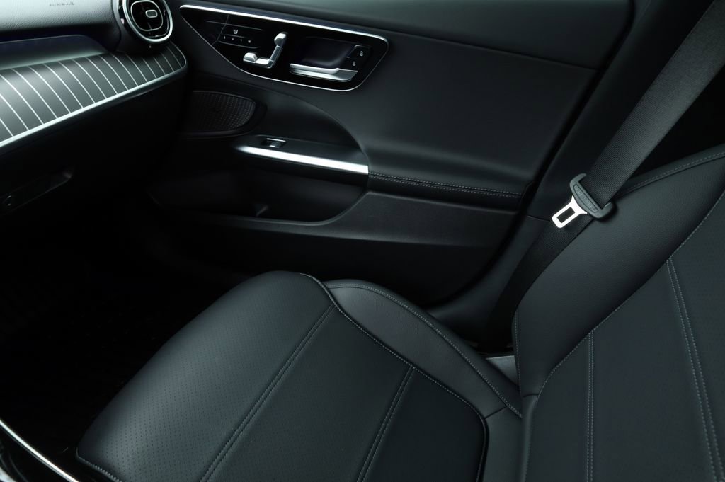 Used 2024 Mercedes-Benz C 300 Sedan image 11