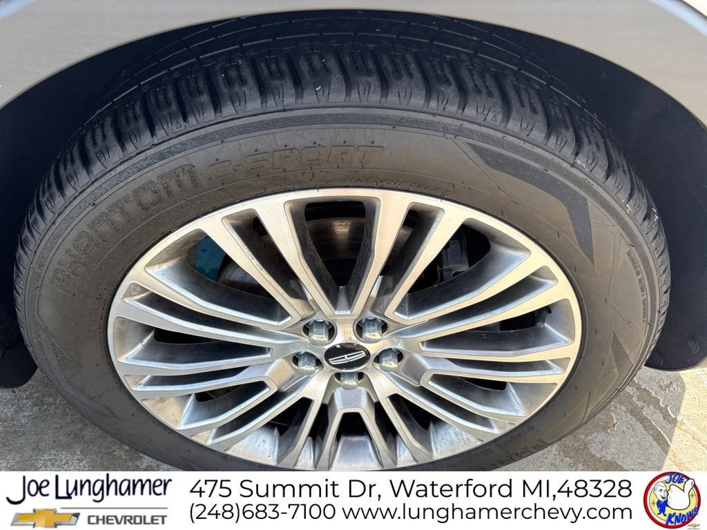 Used 2016 Lincoln MKX Reserve w/ Climate Package FWD image 10
