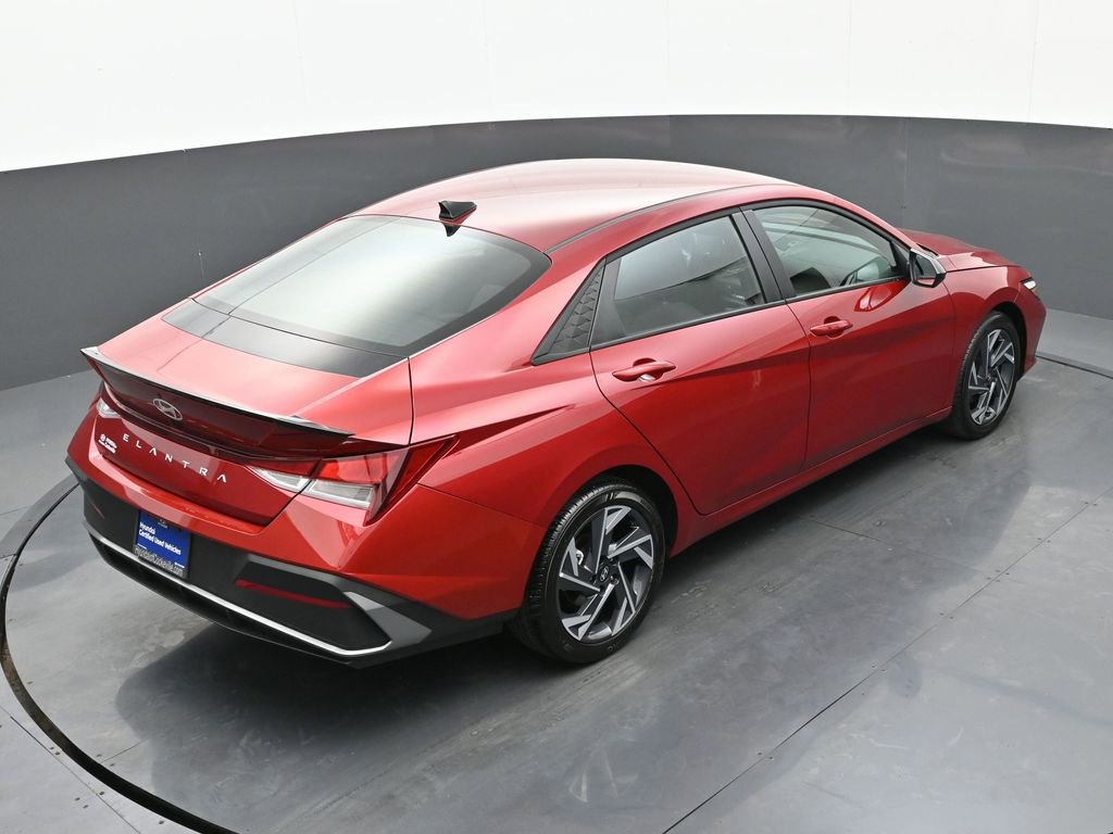 Certified 2025 Hyundai Elantra Sport image 36