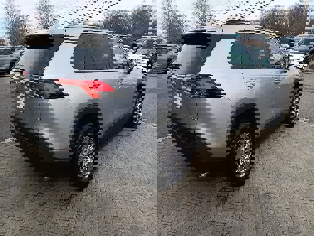 Used 2022 Toyota RAV4 XLE w/ Convenience Package image 6