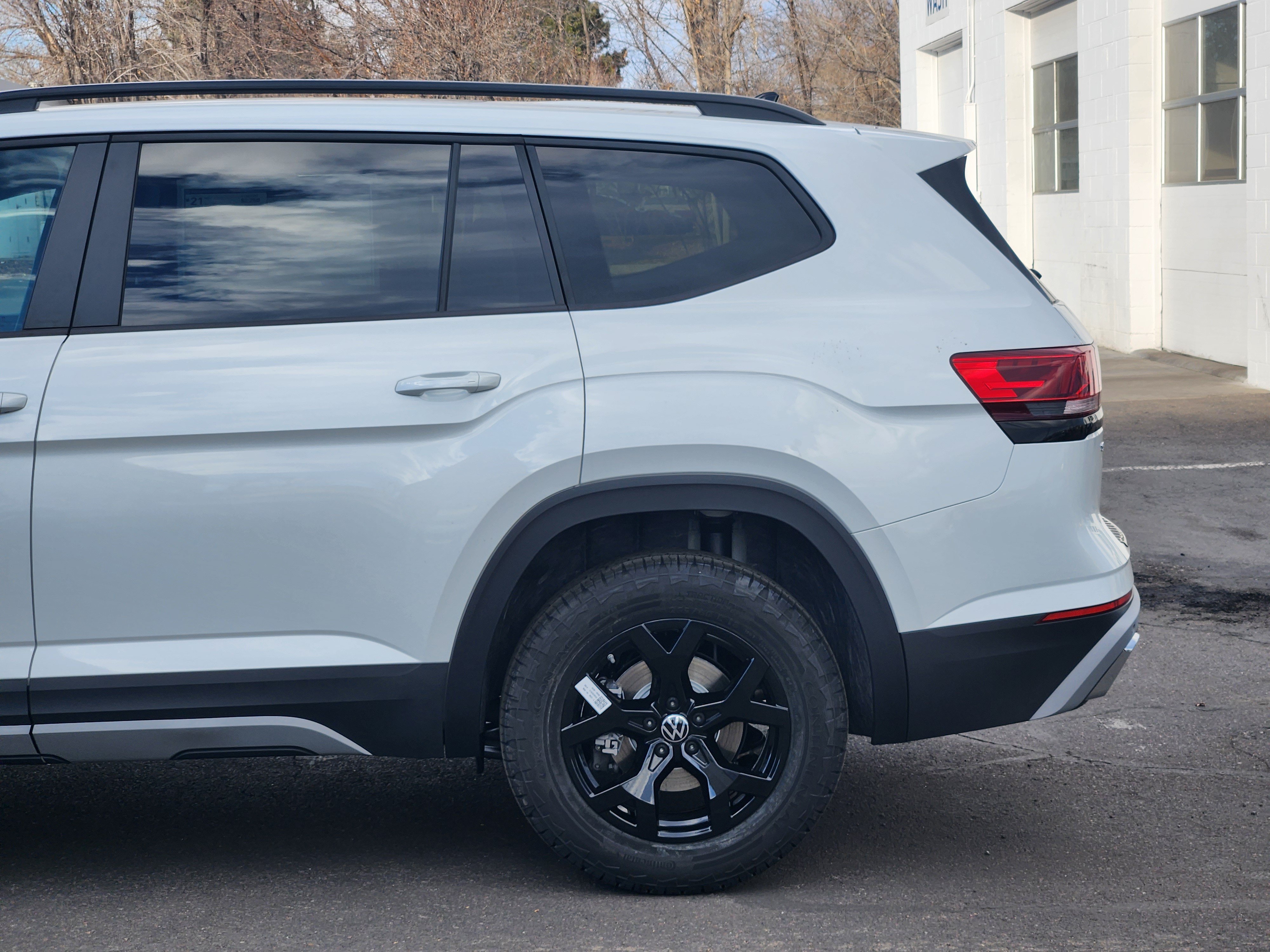 New 2026 Volkswagen Atlas Peak Edition AWD/4WD image 3