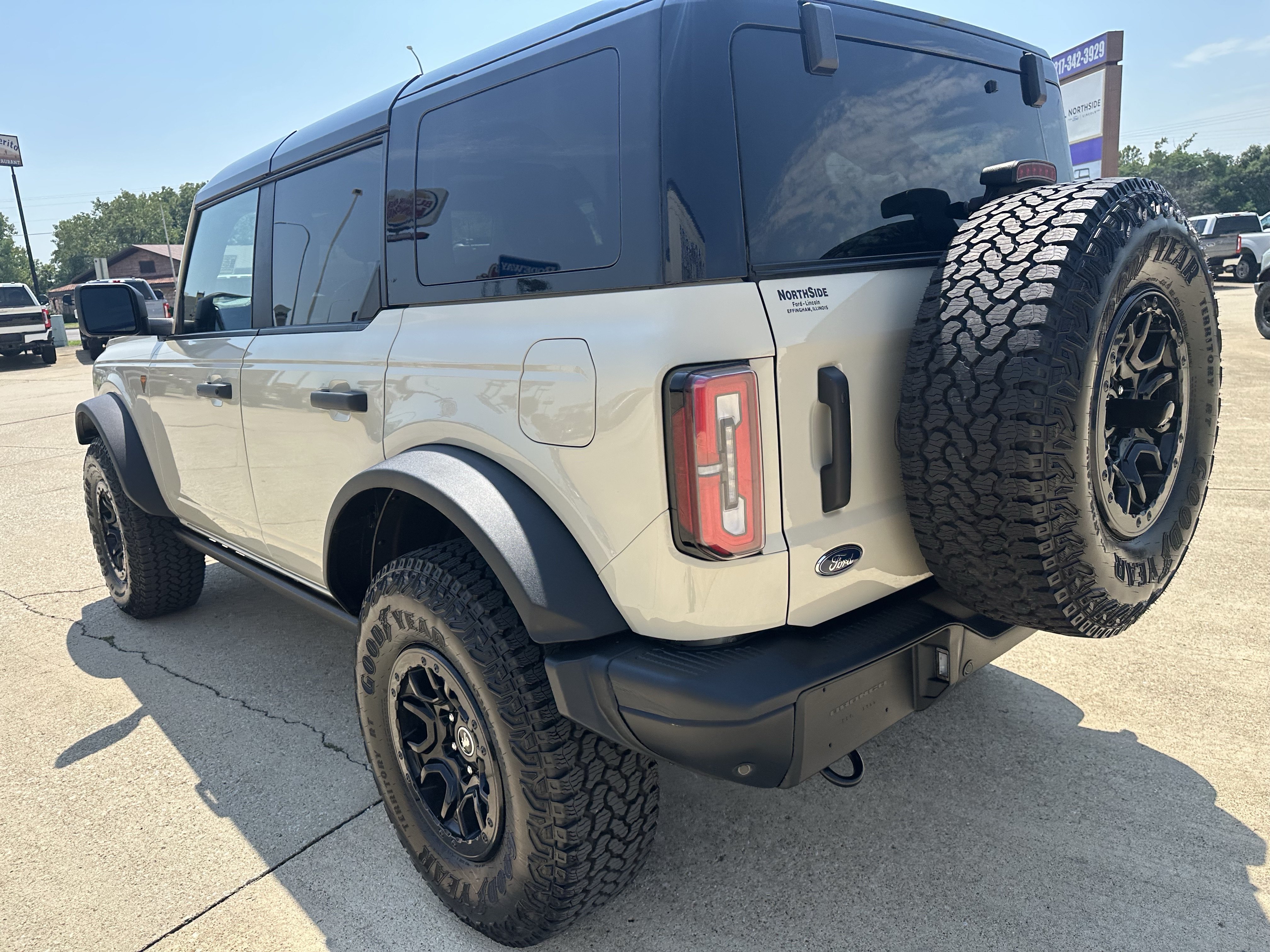 Used 2025 Ford Bronco Badlands AWD/4WD image 6