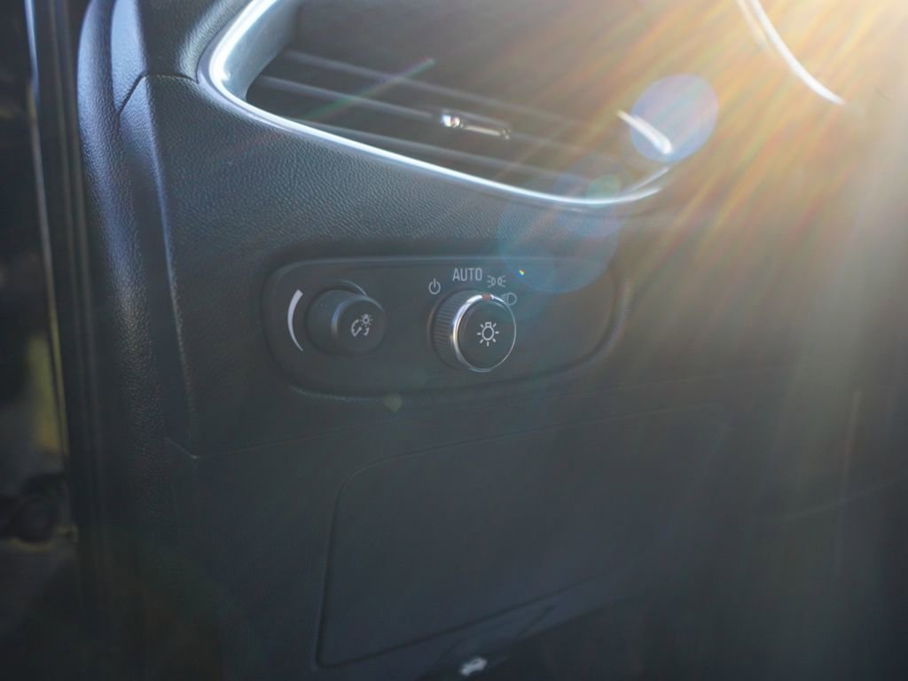 Used 2021 Chevrolet Malibu LT image 18