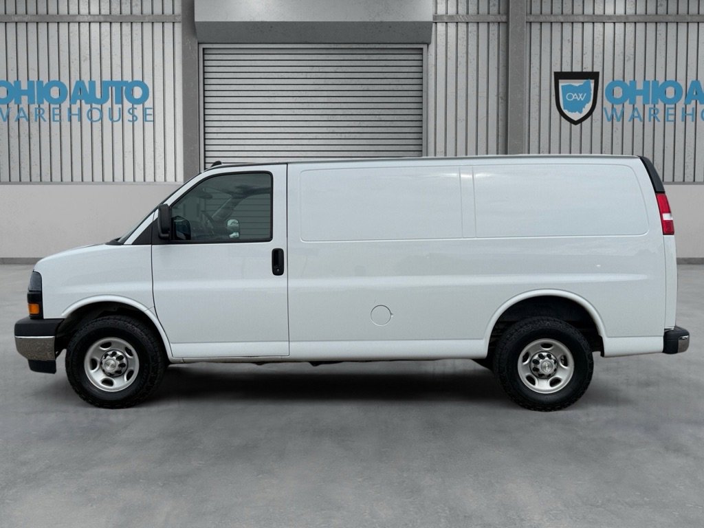 Used 2021 Chevrolet Express 3500 w/ Driver Convenience Package RWD image 4