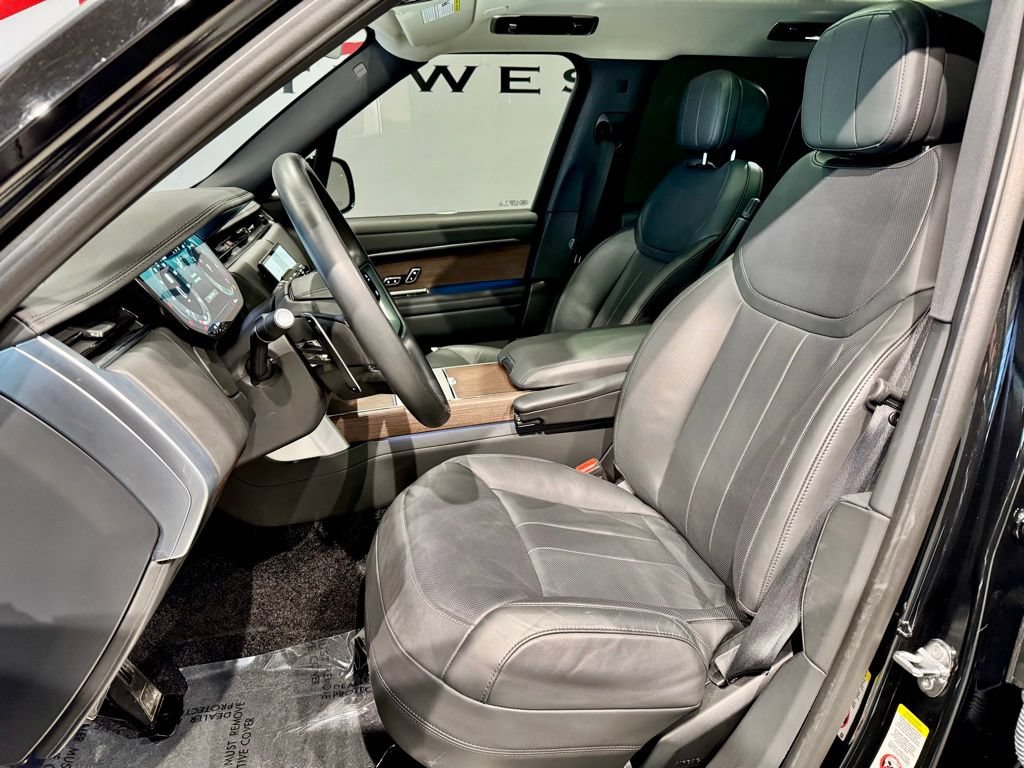 Used 2025 Land Rover Range Rover SE AWD/4WD image 11