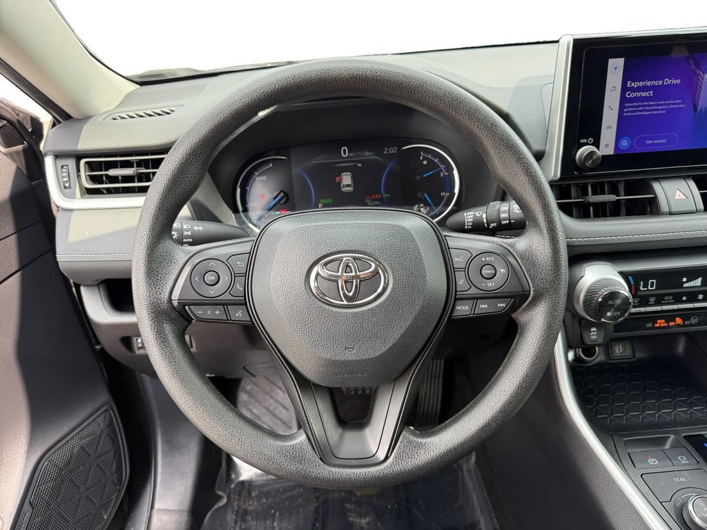 Used 2025 Toyota RAV4 XLE AWD/4WD image 12