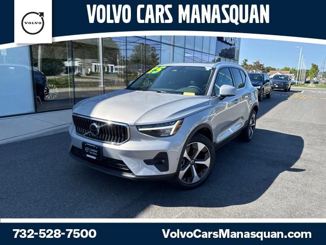 Certified 2025 Volvo XC40 B5 Plus AWD/4WD image 1