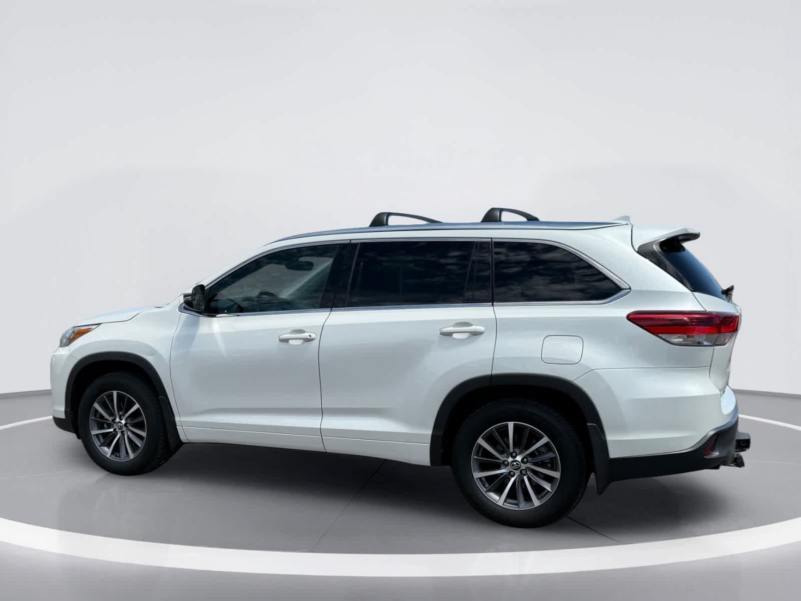 Used 2017 Toyota Highlander XLE AWD/4WD image 4