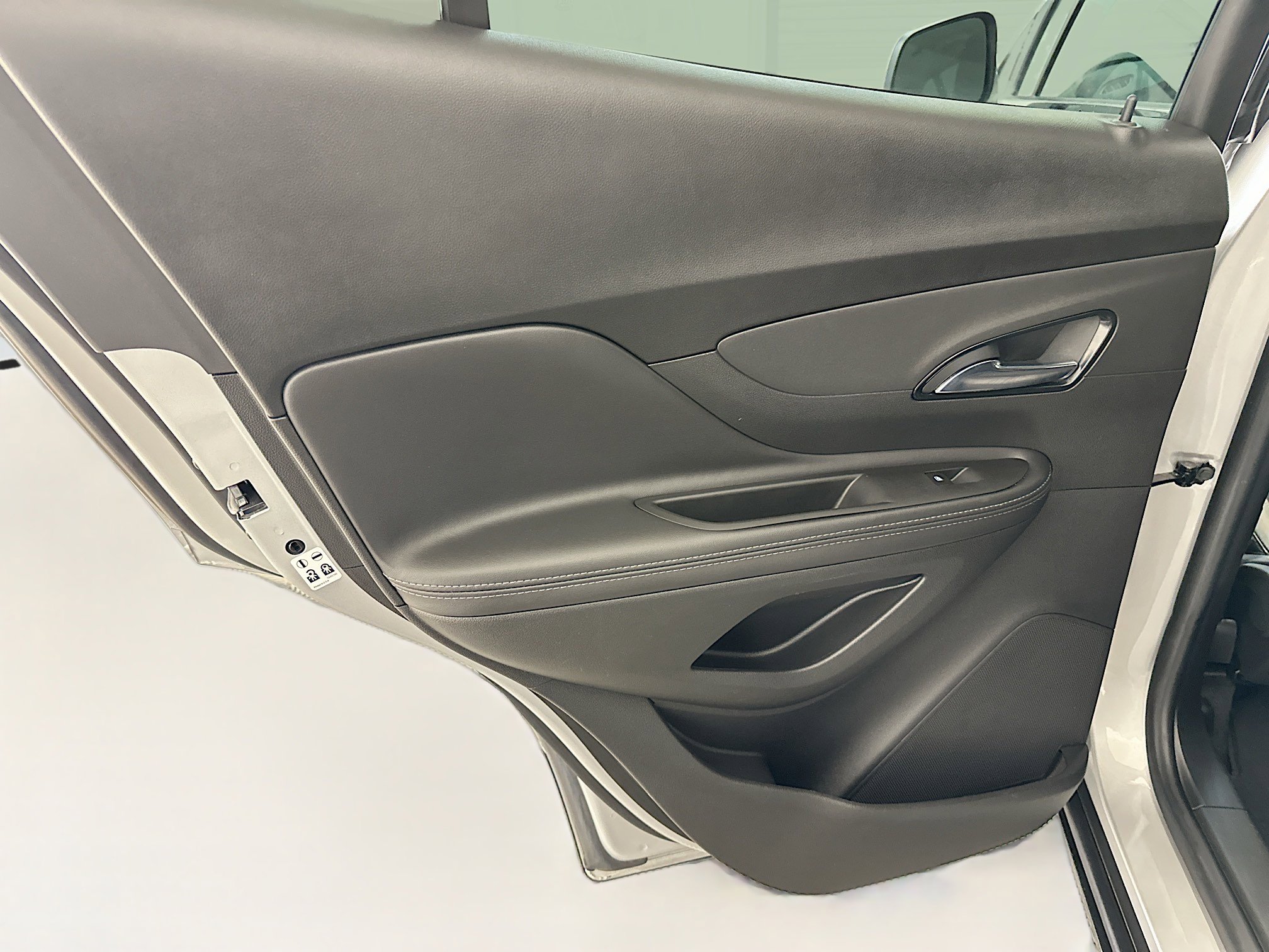 Used 2021 Buick Encore Preferred w/ Safety Package image 27