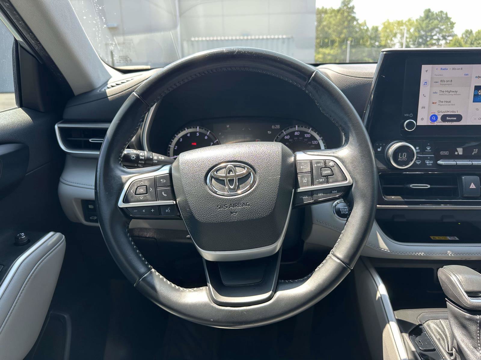 Used 2023 Toyota Highlander XLE FWD image 12