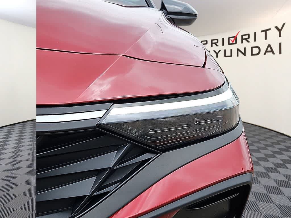 Certified 2025 Hyundai Elantra Sport FWD image 8