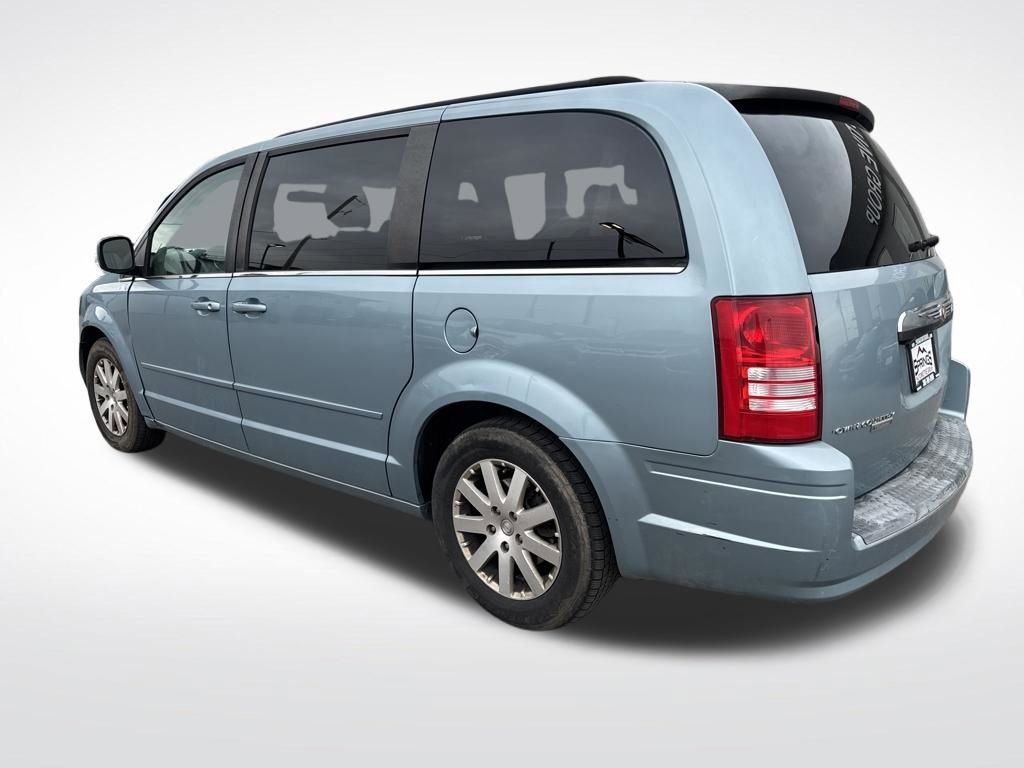 Used 2008 Chrysler Town & Country Touring image 3