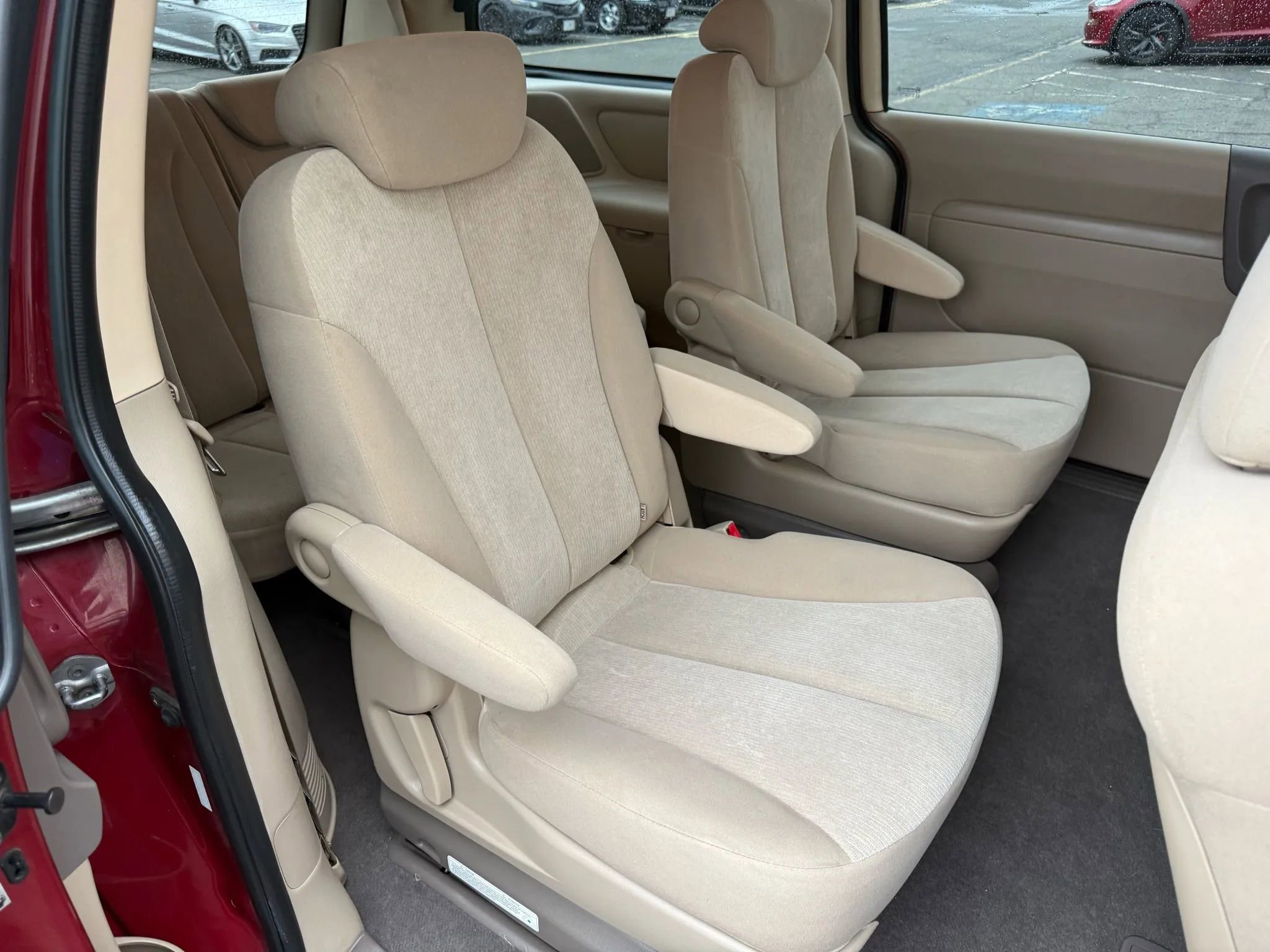 Used 2010 Kia Sedona LX w/ PWR Pkg image 25