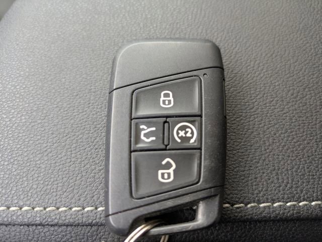Certified 2025 Volkswagen Taos SE AWD/4WD image 32