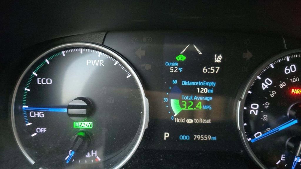 Used 2020 Toyota RAV4 LE image 3