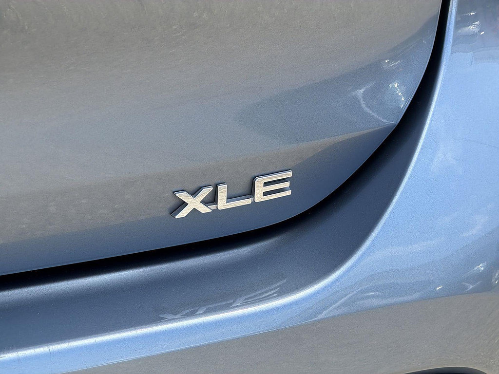 Used 2022 Toyota Highlander XLE FWD image 32
