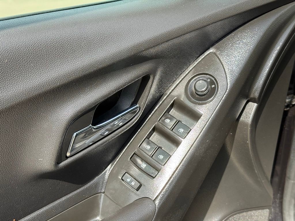 Used 2016 Chevrolet Trax LT w/ LT Convenience Package image 11