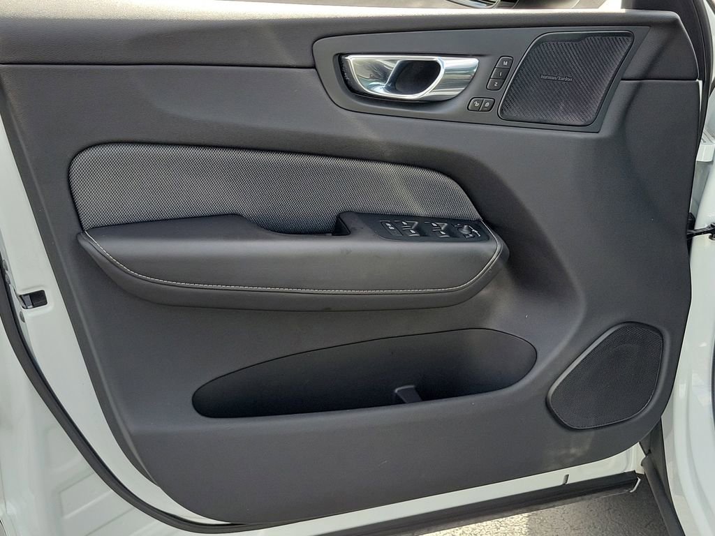 Used 2020 Volvo XC60 T5 R-Design w/ Protection Package Premier image 21