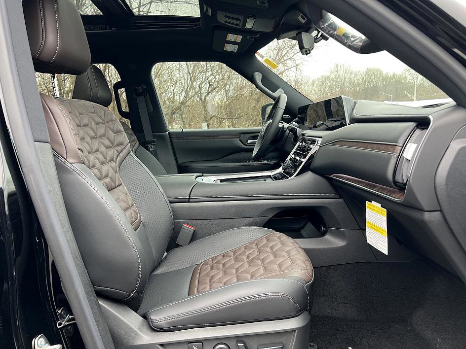 New 2025 Nissan Armada Platinum Reserve image 17