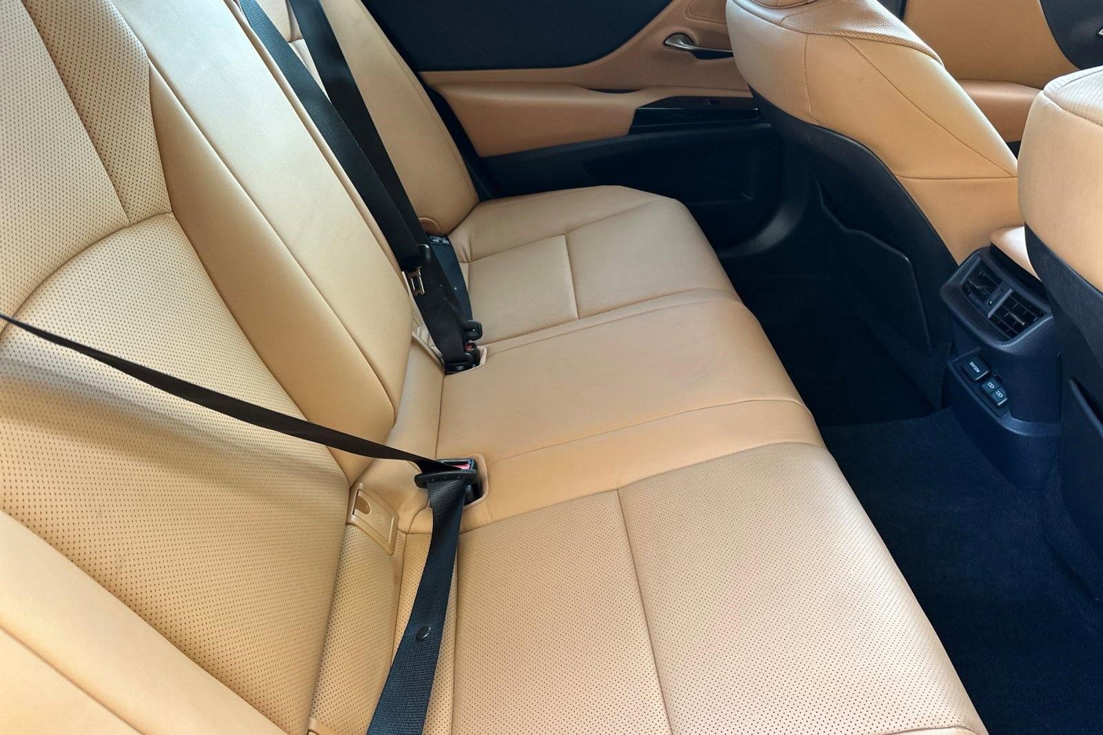 Used 2025 Lexus ES 300h w/ Premium Package image 30