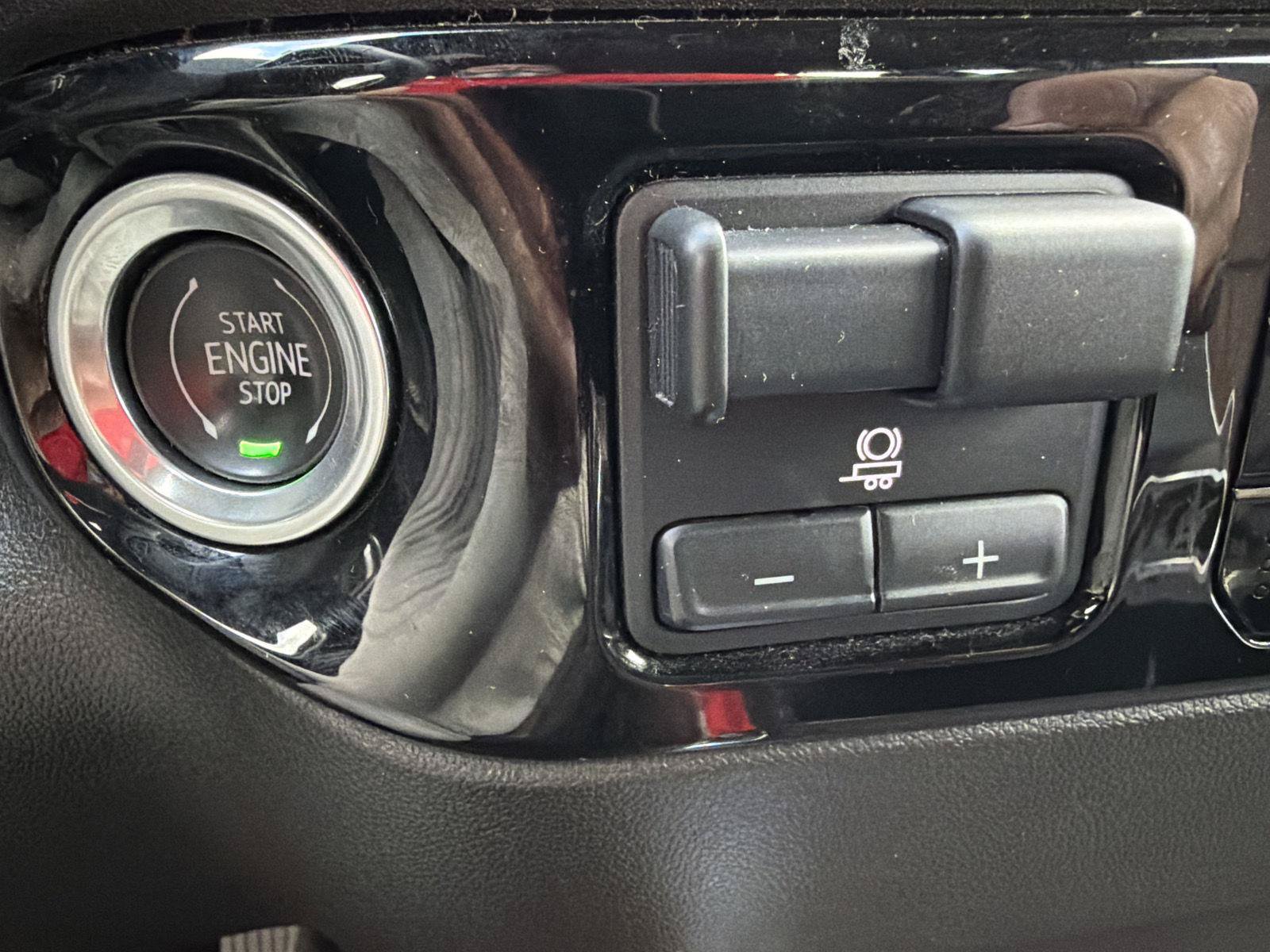 Used 2024 Chevrolet Silverado 2500 High Country w/ Technology Package AWD/4WD image 25