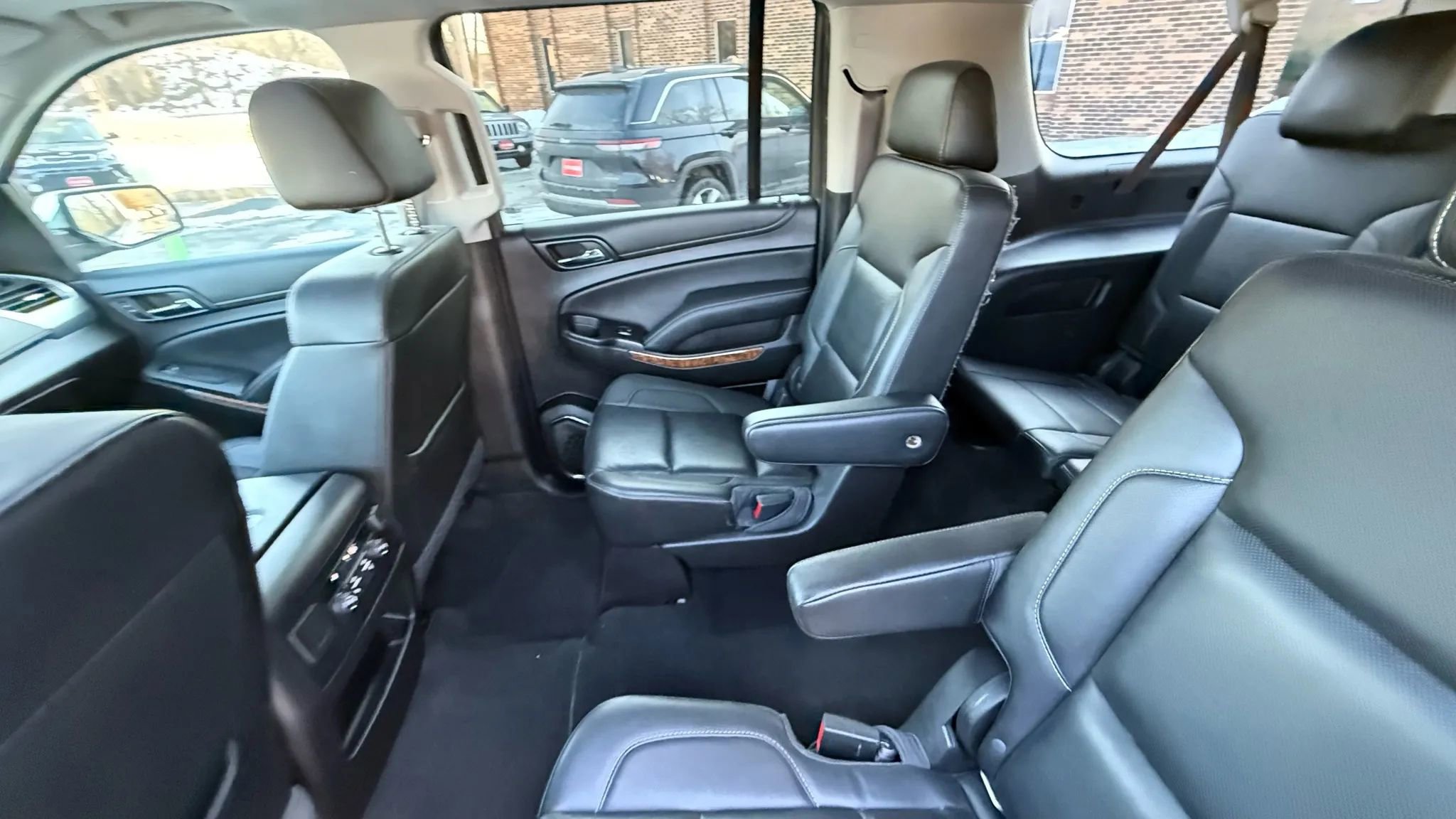 Used 2017 Chevrolet Suburban Premier AWD/4WD image 30