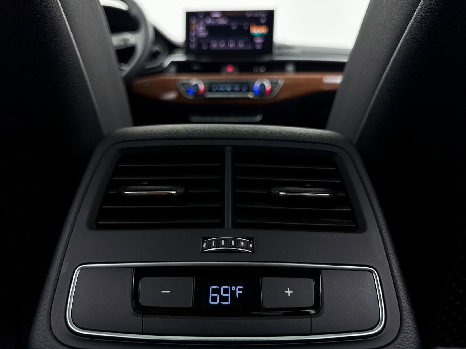 Used 2023 Audi A4 2.0T Premium w/ Convenience Package image 32