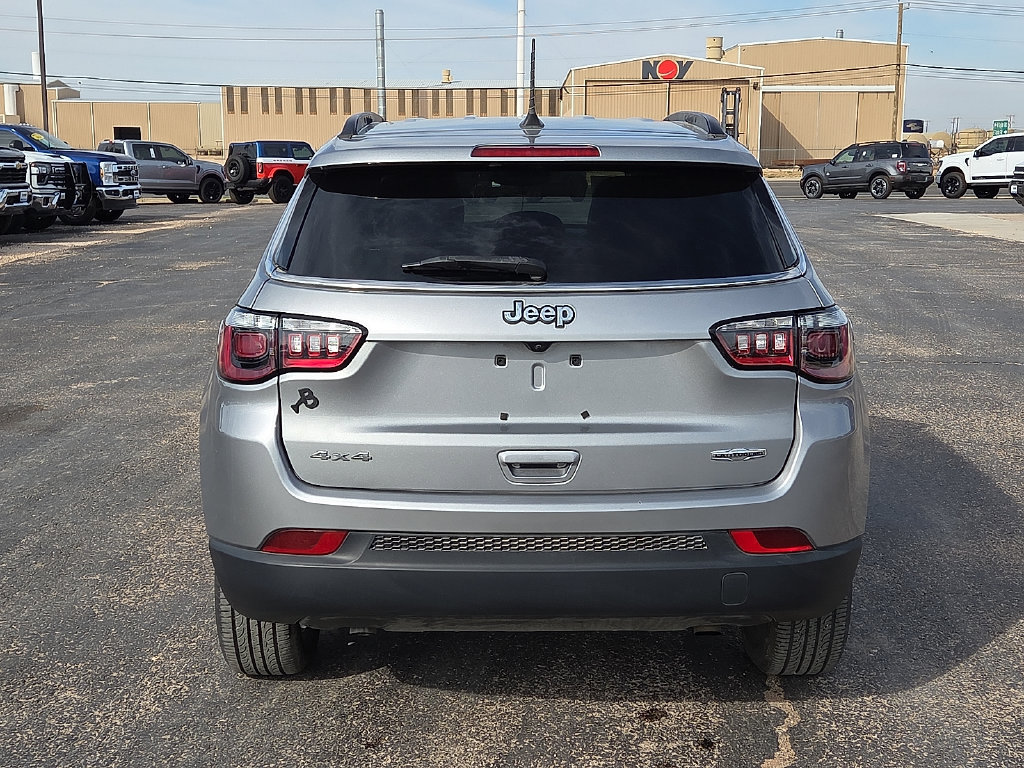 Used 2024 Jeep Compass Latitude AWD/4WD image 4