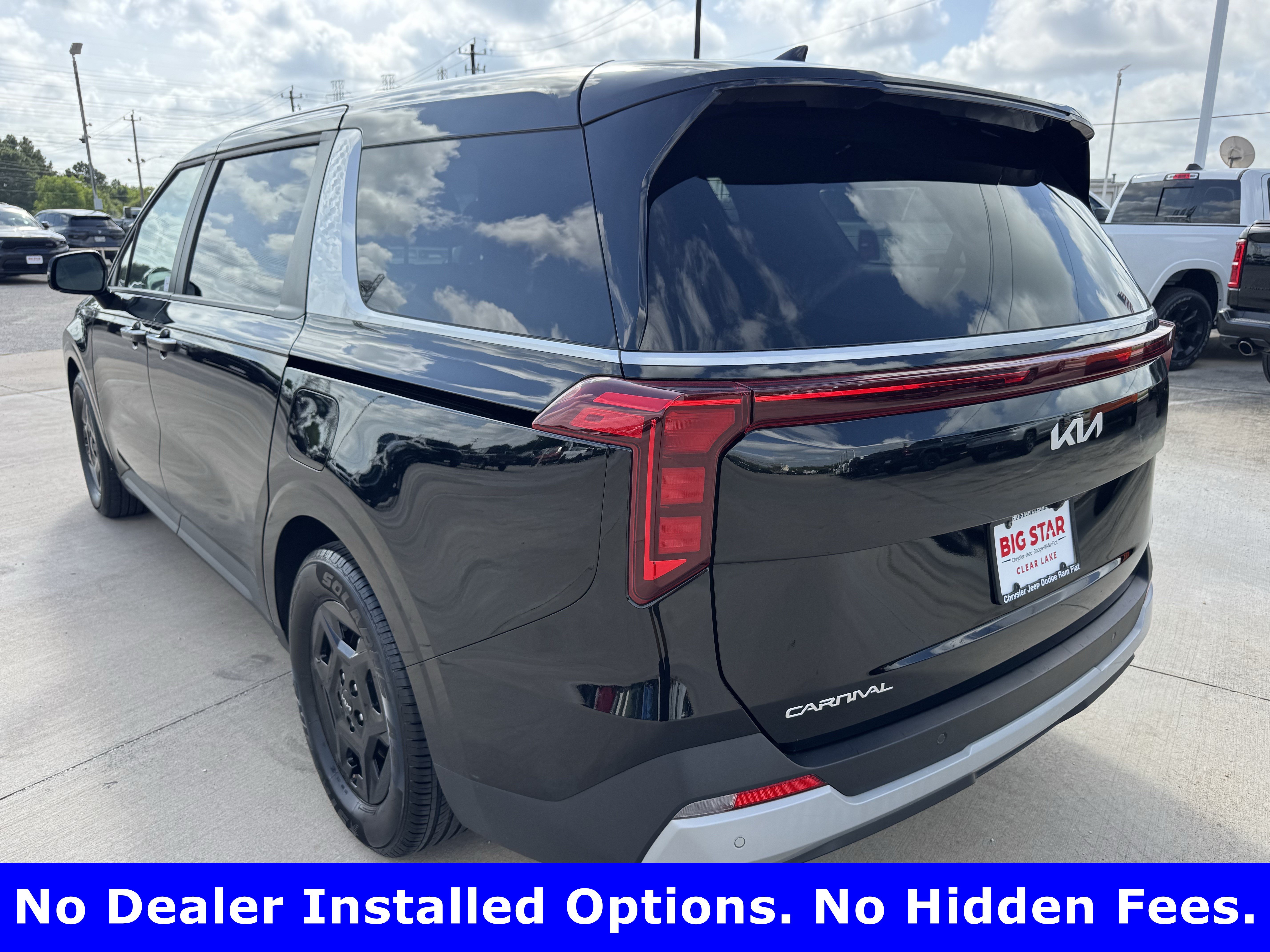 Used 2025 Kia Carnival FWD image 6