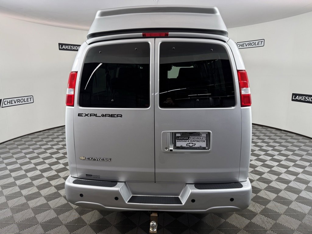 Used 2021 Chevrolet Express 2500 LS w/ Enhanced Convenience Package image 5