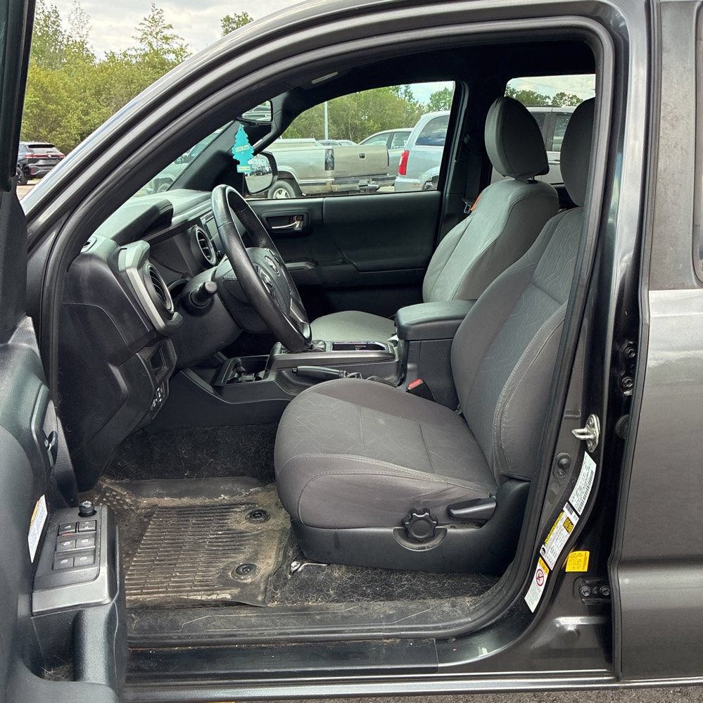 Used 2019 Toyota Tacoma TRD Off-Road w/ Technology Package AWD/4WD image 2