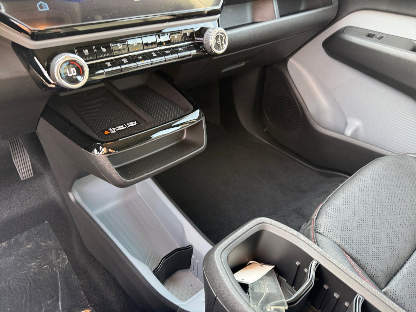 New 2027 Chevrolet Bolt RS w/ Technology Package FWD image 13