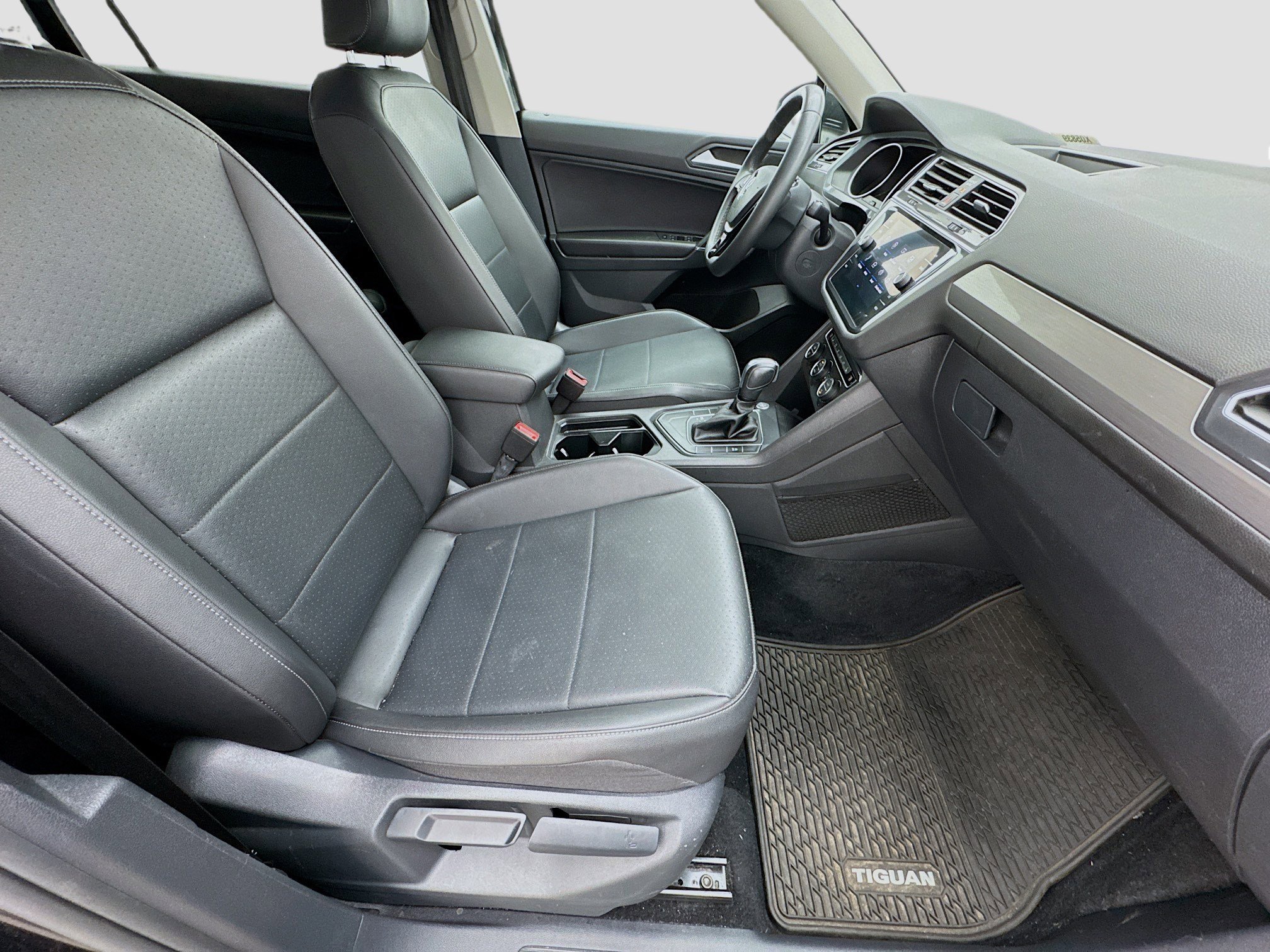 Used 2020 Volkswagen Tiguan SE FWD image 19