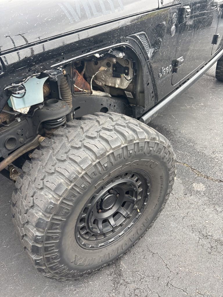 Certified 2021 Jeep Gladiator Sport image 2