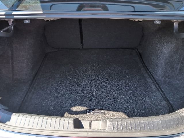 Certified 2021 Volkswagen Jetta R-Line w/ R-Line Cold Weather Package image 28