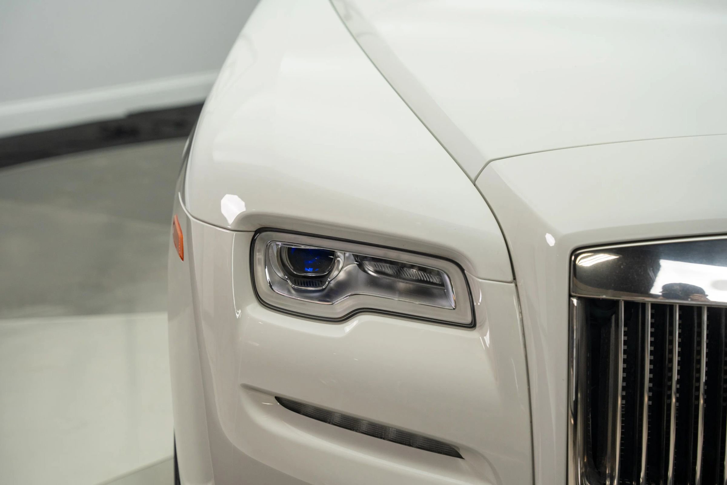 Used 2017 Rolls-Royce Dawn image 20